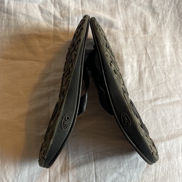 Chaco Flip Flops Womens 7 Eco Tread Black Leather Rubber Summer Beach Resort EUC - Picture 4 of 10